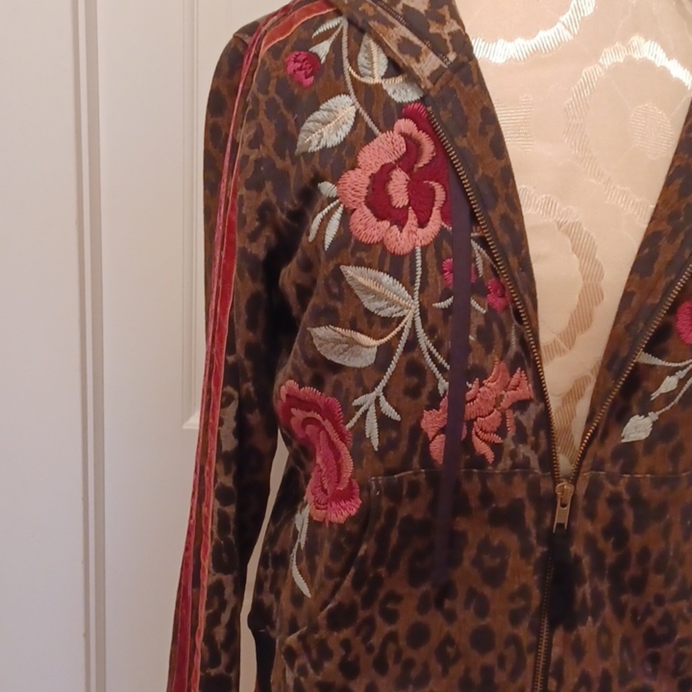 Johnny Was zip-up, Oversized Embroidered Hoodie. 100% cotton. - Picture 5 of 12